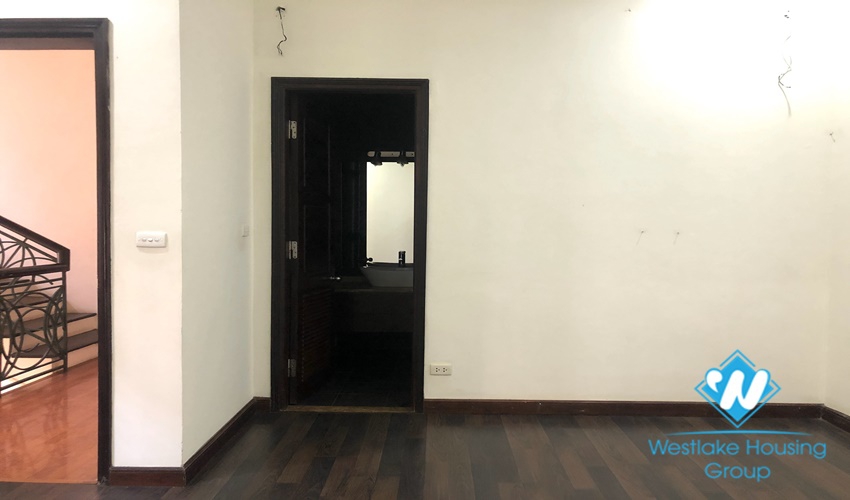 4 bedroom unfurnished house for rent near Unis